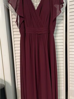 Elegant Burgundy V-Neck Maxi Dress